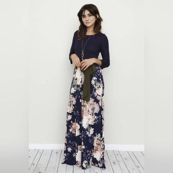 💙Egs😻 by Elóges Navy & White Floral Maxi Dress 1/2 price - Picture 6 of 16